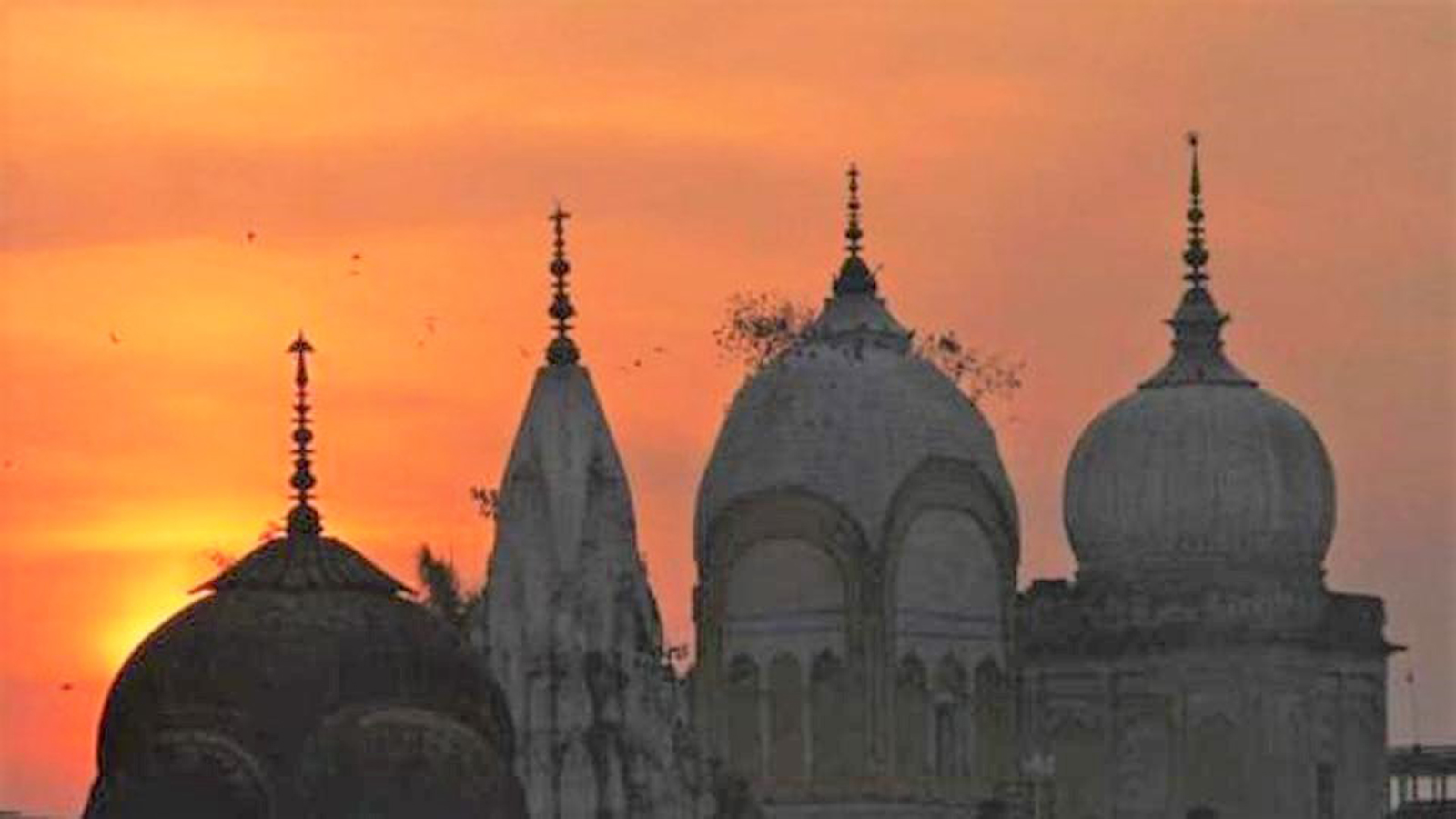  बंगाल में ध्वस्त मंदिर को फिर से बनाने के लिए मुसलमानों ने धन जुटाकर कराया निर्माण, मौलवी ने किया मंदिर का उद्घाटन।