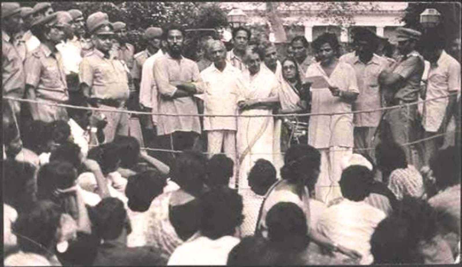  जब JNU के छात्रों ने इंदिरा गाँधी को JNU कुलपति पद से इस्तीफ़ा देने को मजबूर किया।